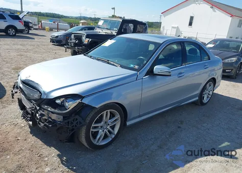 2013 Mercedes-Benz C 300 Sport 4Matic из США, поврежденный, VIN WDDGF8AB4DR257262